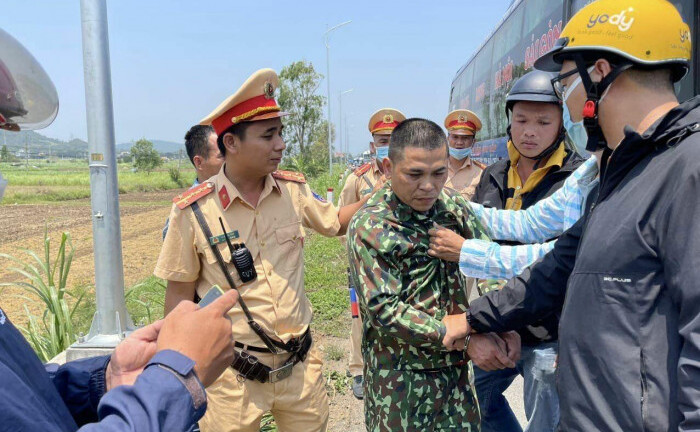Bắt nghi phạm cướp giật tài sản, trốn trên xe khách