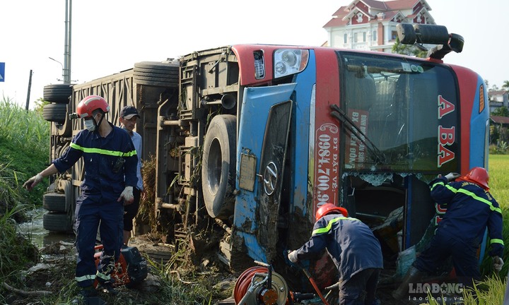 Vụ xe khách lật nghiêng, tài xế tử vong: Hành khách thoát chết kể gì? 