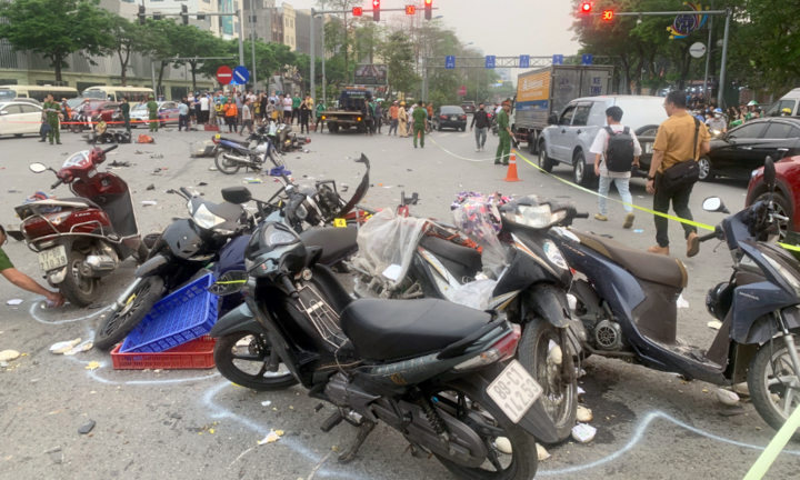 Vụ ô tô đâm 17 xe máy ở Hà Nội: Chủ tịch Hà Nội chỉ đạo làm rõ nguyên nhân