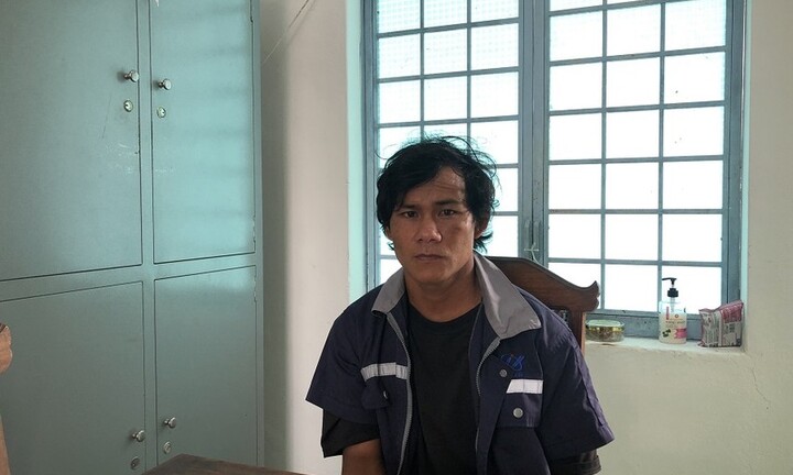 Mâu thuẫn với em trai, anh phóng dao trúng ngực khiến em tử vong 