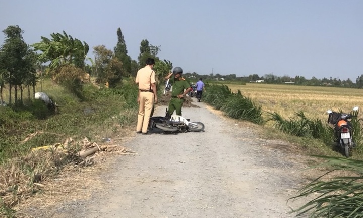 Tin thời sự mới nóng nhất 11/4: Người đàn ông lái xe tải tông vào trung úy cảnh sát