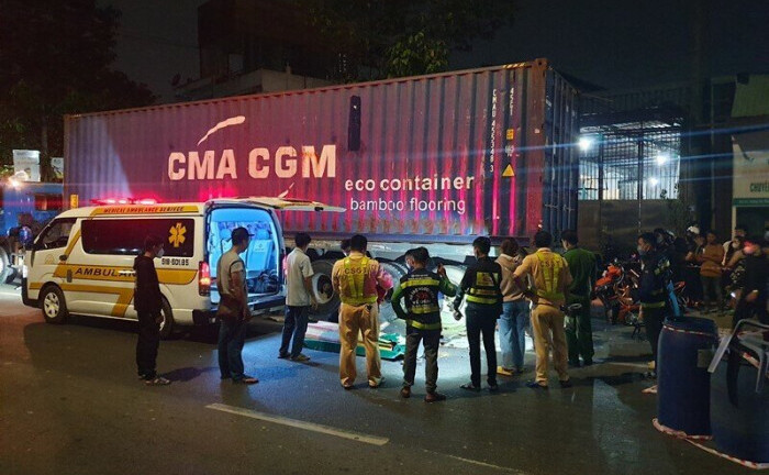 Bình Dương: Cô gái tử vong khi tông vào đuôi xe container đang đậu trên đường 