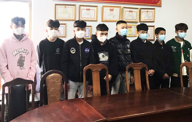 Ngăn chặn 9 thanh thiếu niên đánh ghen bằng mã tấu, đao, kiếm