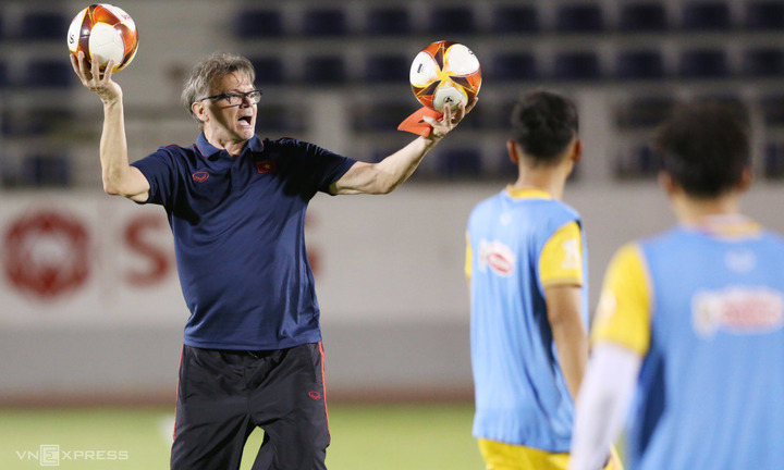 Vì sao HLV Troussier loại 7 cầu thủ U22 Việt Nam trước SEA Games 32?