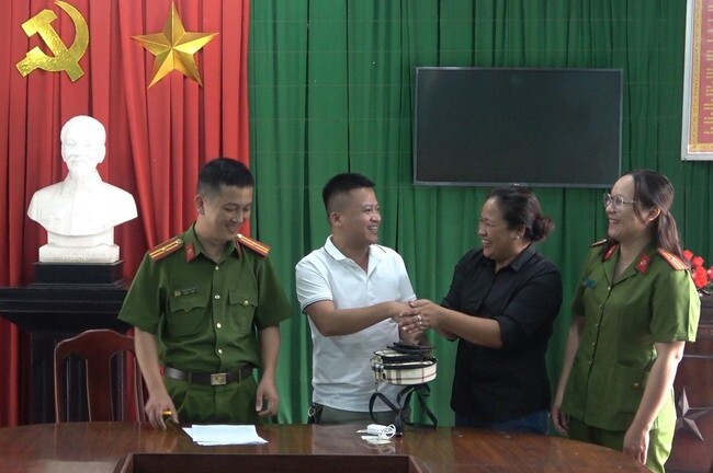 Thừa Thiên - Huế: Trao trả tài sản cho du khách bị thất lạc