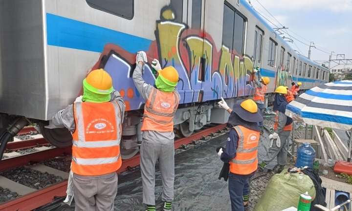 Vụ vẽ bậy trên tàu metro số 1 ở TP.HCM: Công an vào cuộc điều tra