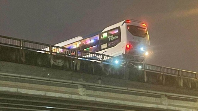 Xe khách lật vắt ngang đường Vành đai 3: Lái xe không vi phạm nồng độ cồn và ma túy