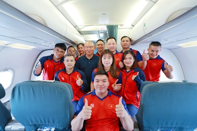 SEA Games 32: HLV Park sang Campuchia cổ vũ U22 Việt Nam đấu Thái Lan