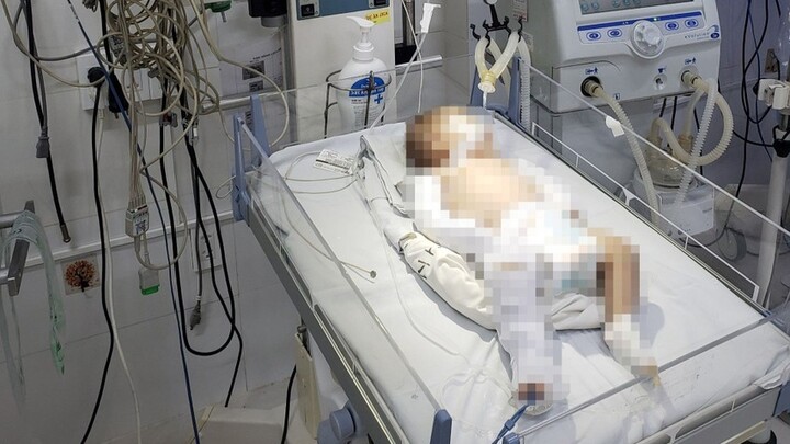 Vụ bé gái 2 tháng tuổi bị bạo hành: Mẹ đẻ và người tình cùng dương tính với ma túy