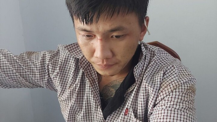 Tạm giữ hình sự đối tượng giật túi xách làm người phụ nữ 60 tuổi ngã xuống đường