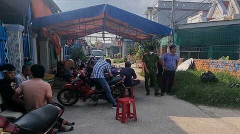 Hoài nghi cái chết của con trai, gia đình dừng đám tang để trình báo công an 