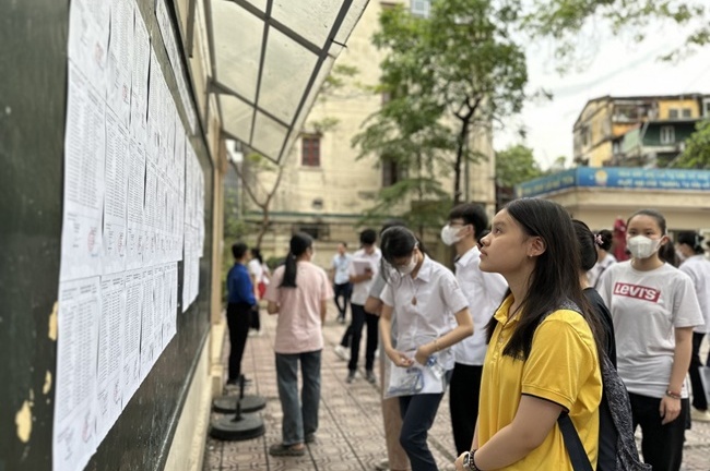 Thi vào lớp 10 ở Hà Nội: 116.000 thí sinh làm thủ tục dự thi 