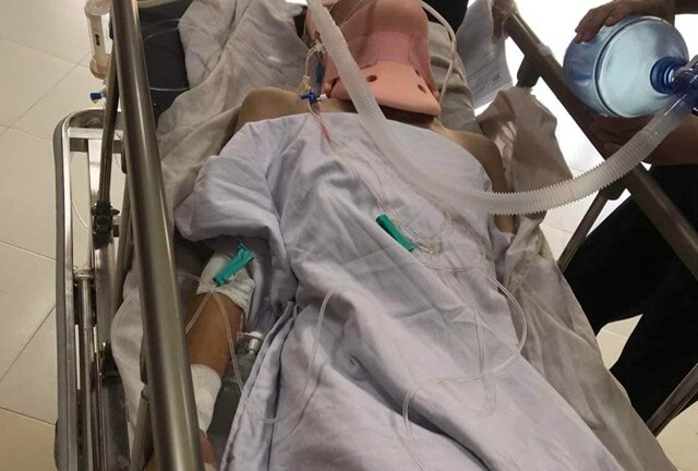 Nam sinh đang ngồi cùng người anh sinh đôi, bị nhóm thanh niên đánh tử vong 