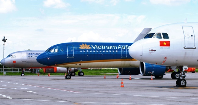 Quốc hội áp giá trần vé máy bay, sách giáo khoa