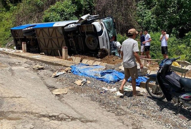 Tai nạn giao thông nghiêm trọng, cầu thủ trẻ ở Quảng Nam qua đời vì xe đâm vào núi 