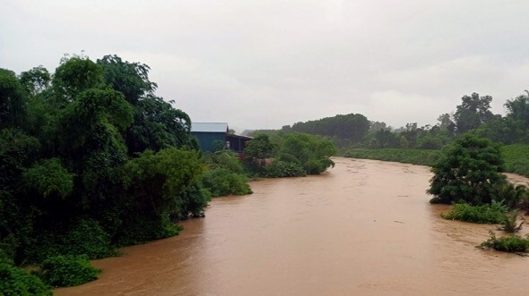 Tin thời sự mới nóng nhất 27/6: Một người chết, hàng chục ngôi nhà bị hư hỏng do mưa lớn kéo dài ở phía Bắc