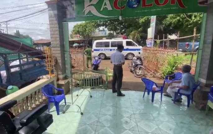Chồng chết, vợ con cùng người bạn nguy kịch sau khi uống rượu