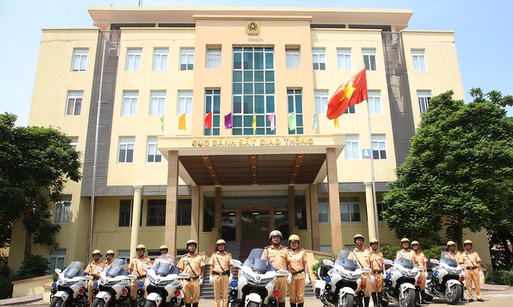 Cục CSGT bàn giao 30 siêu mô tô cho công an 11 tỉnh, thành phố