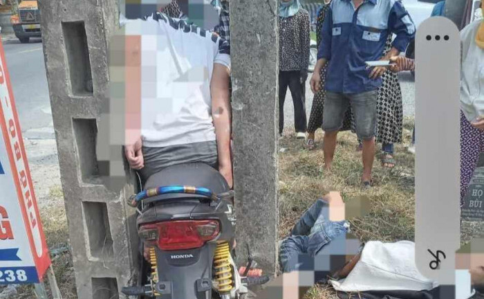 Phóng xe máy kẹp ba lọt giữa hai trụ điện, 3 người thương vong  