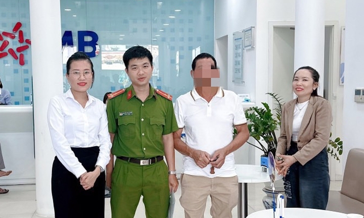 Chủ doanh nghiệp chuyển nhầm gần 200 triệu đồng cho người đang bị tạm giam