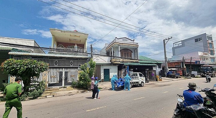 Tá hỏa phát hiện người đàn ông tử vong nhiều ngày trong phòng trọ