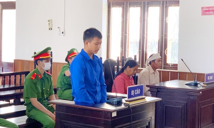 Đánh chết người vì ăn xong không dọn dẹp, thiếu niên lĩnh 8 năm tù 