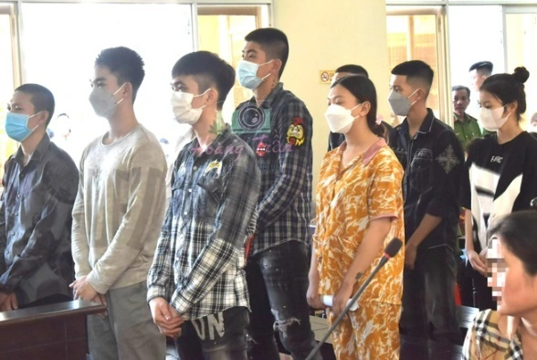 Nhóm côn đồ chém người vì 
