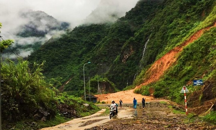 Tin thời sự nóng mới nhất ngày 7/8: Sơn La di dời khẩn cấp 36 hộ dân do mưa lũ