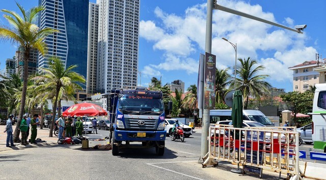 Nữ du khách tự thuê xe máy, va chạm với xe tải dẫn đến tử vong 