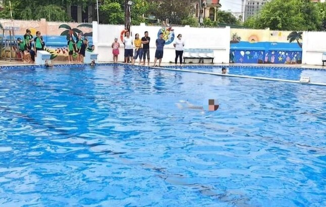 Nghệ An: Nam sinh 13 tuổi đuối nước tử vong ở bể bơi trường học 