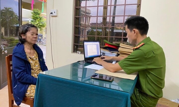 Trốn truy nã suốt 31 năm, nữ thủ quỹ ra đầu thú 