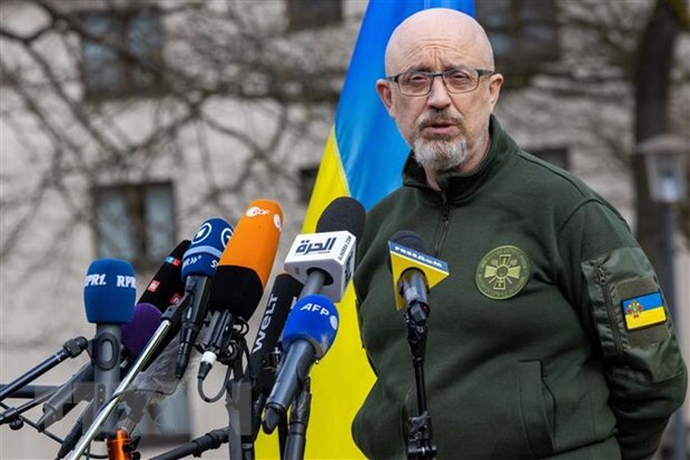 Vì sao Bộ trưởng Quốc phòng Ukraine đệ đơn từ chức?