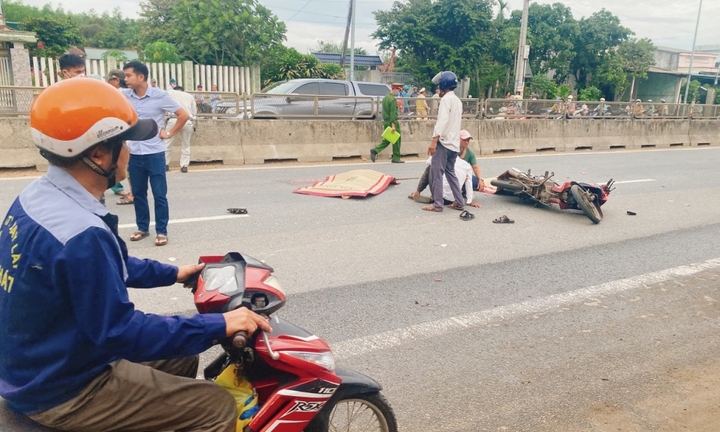 Chở con đi học gặp tai nạn giao thông, 2 cha con tử vong thương tâm