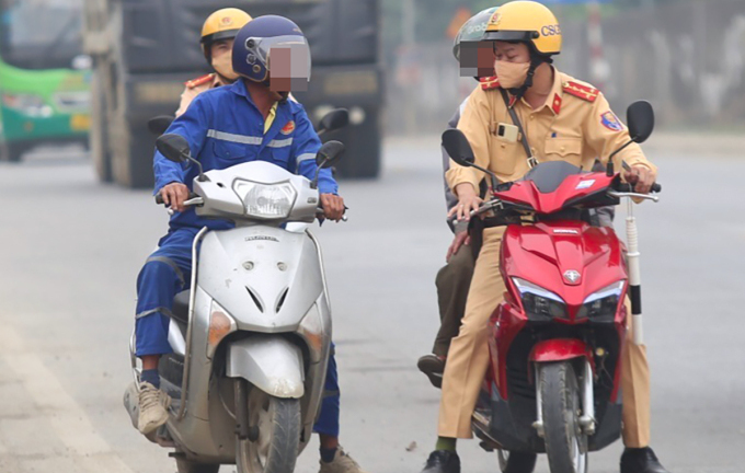 CSGT mặc thường phục có được xử lý vi phạm?