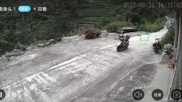 Video: Vướng vào dây thép, người phụ nữ bị quật ngã khỏi xe máy 