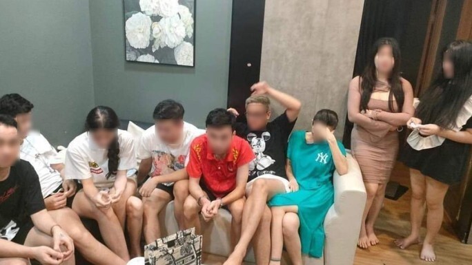 Bắt quả tang nhóm 