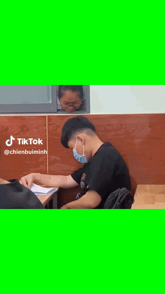 Video: Nam sinh quay cóp gặp ngay giám thị cao thủ