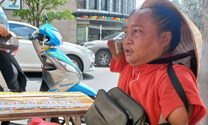 Truy xét nghi can tráo đổi 840 tờ vé số của người phụ nữ không tay, không chân