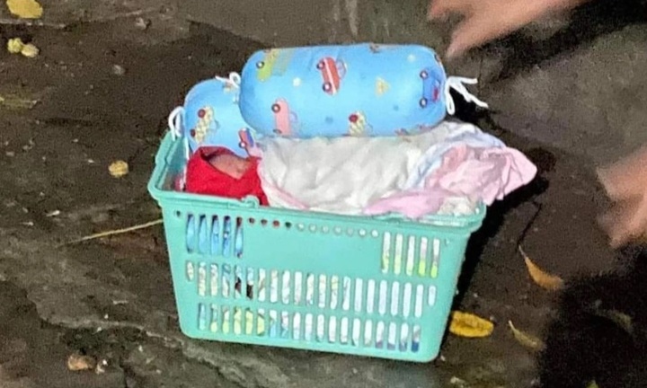 Tin nóng 24h hôm nay ngày 28/9: Bé trai sơ sinh còn dây rốn bị bỏ bên đường trong đêm mưa