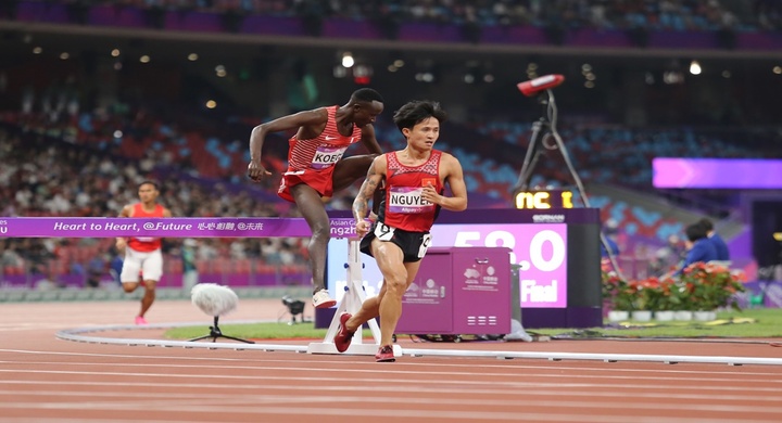 Tin tức Asiad 19: VĐV điền kinh Việt Nam kiệt sức phải cấp cứu
