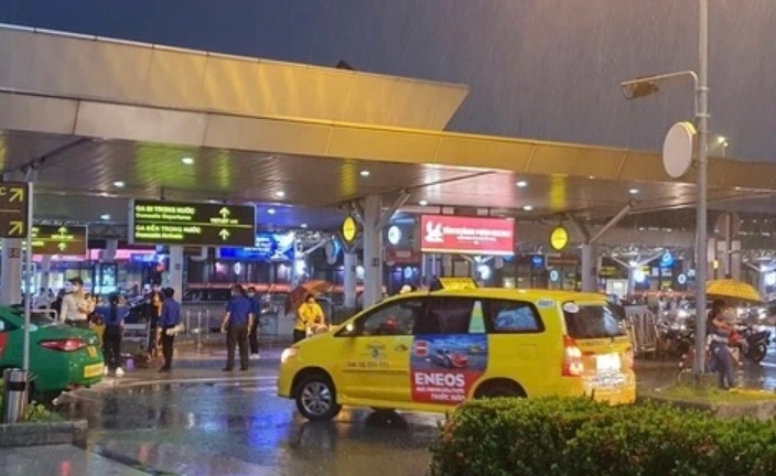 Tin nóng 24h hôm nay ngày 2/10: Xác minh danh tính người phụ nữ tử vong trong khu vực sân bay Tân Sơn Nhất
