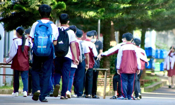 Vụ trường học ở Đắk Lắk lục cặp, soát người học sinh: Động thái mới nhất từ phía nhà trường 