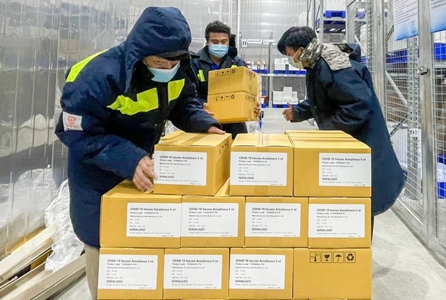Bàn giao hơn 1,1 triệu liều vaccine AstraZeneca cho TP.HCM