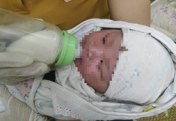 Hải Dương: Bé trai sơ sinh nặng 3,7 kg bị bỏ rơi bên lề đường