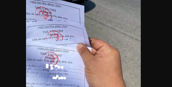 Nghệ An: Xử phạt 4 người dùng thẻ vào chợ để 