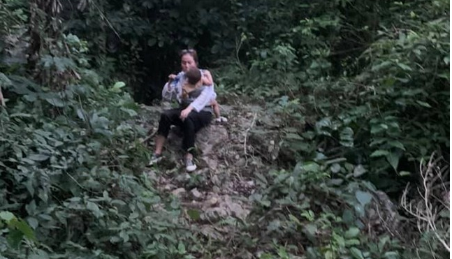 Cao Bằng: Mẹ trẻ bế con băng rừng nhập cảnh trái phép