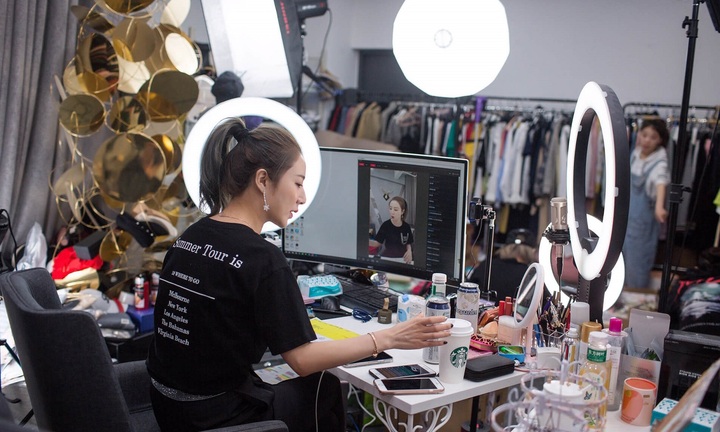 Livestream bán hàng có phải nộp thuế hay không?