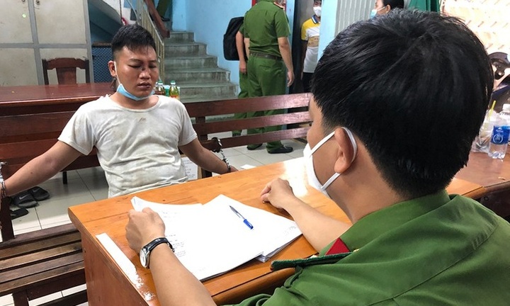 Vụ công an phường bị đối tượng nghi ngáo đá đâm nhiều nhát: Nghi can sau 1 ngày vẫn chưa tỉnh táo