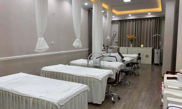 Ngành dịch vụ không thiết yếu 