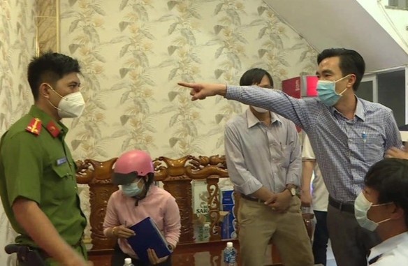 Bị kiểm tra khi tập trung ăn nhậu trong vùng cam, người đàn ông lớn tiếng: “Mày công tác ở Đội nào”